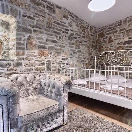 Ferienhaus Fur 12 Personen In Murter-ort, Dalmatien Norddalmatien Hébergement de vacances Jezera
