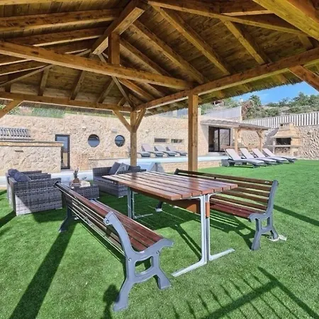 Ferienhaus Fur 12 Personen In Murter-ort, Dalmatien Norddalmatien Hébergement de vacances Jezera